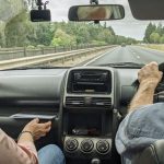 Davaj pozor na to co hra v aute