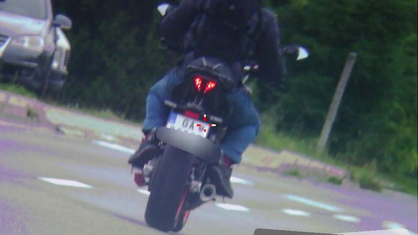 Divoka nahanacka v Prahe motorkar unika z letiska