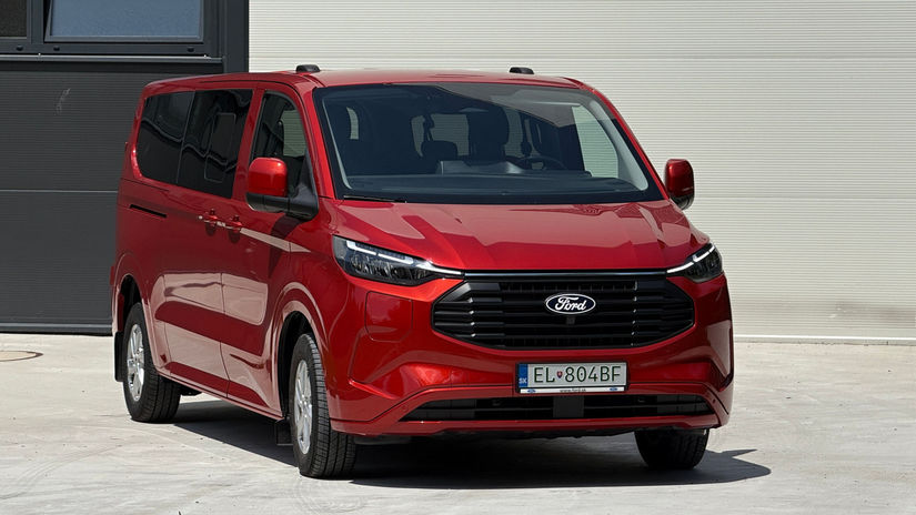 Ford Transit Custom PHEV komfortny prakticky usporny ma par chyb