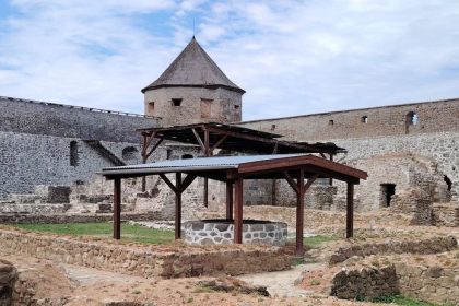 Klastor rozobrali teraz vstava z popola