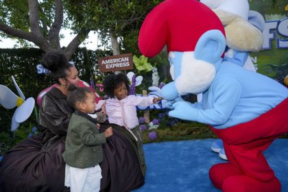 Novi Smolkovia su podla kritikov totalna katastrofa