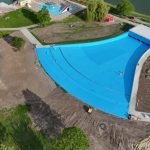 Novy milionovy bazen ma problem s farbou