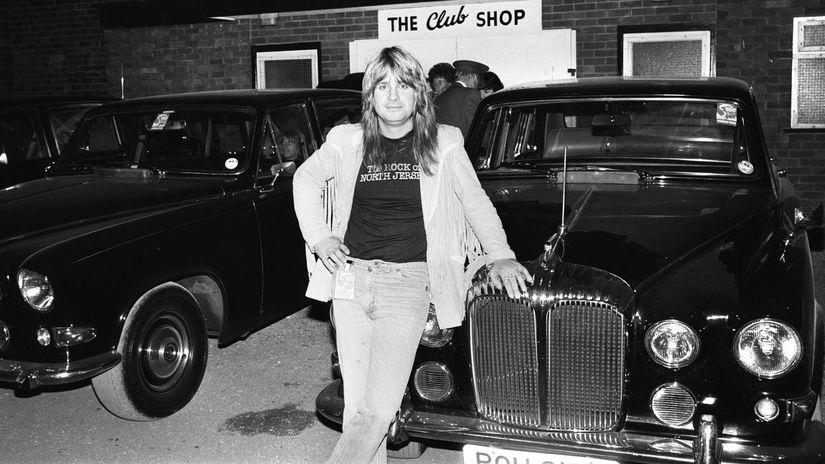 Ozzy Osbourne sa s autami nemaznal roky jazdil bez vodicaku