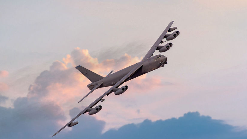 Pilot civilneho letu sa vyhol zrazke s B 52