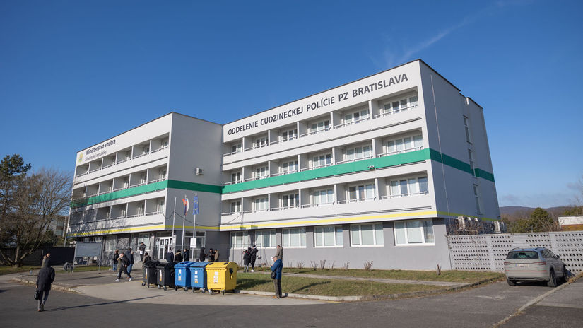 Stat nevie kam prestahuje cudzinecku policiu