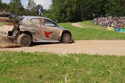 Tragedia na rely vo Francuzsku Auto zrazilo divakov