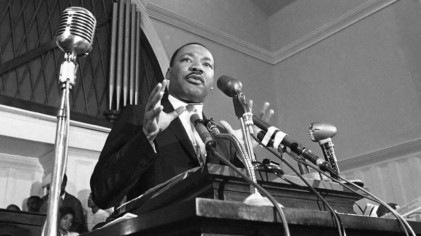 Trumpova administrativa zverejnila zaznamy o sledovani M L Kinga FBI