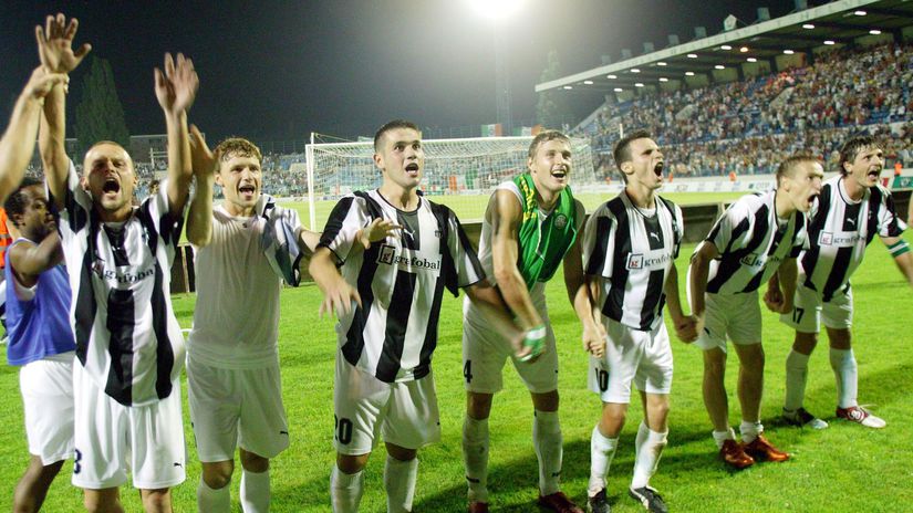 Weiss Zly genius Kazasi chvalia svojich 20 rokov tuzia po pomste