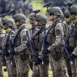 Blizko hranic s Bieloruskom prichadzaju desattisice Rusov