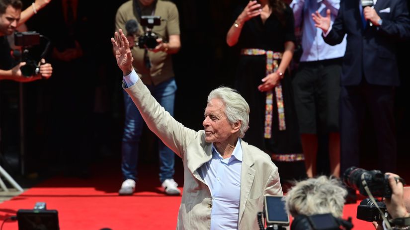 Co do pekla ty o tom vies hovori Sharon Stone