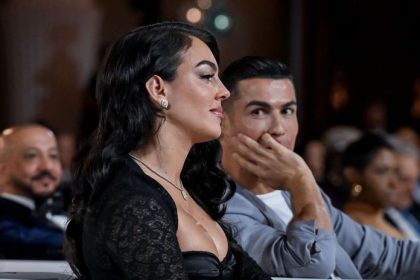 Doslo aj na Ronalda Georgina ukazala zasnubny prsten