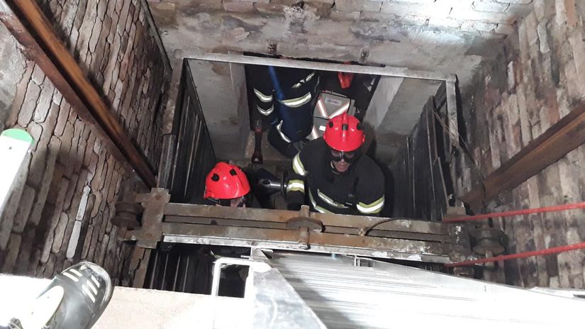 Drama v dome Vytah sa zrutil s rodinou