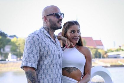 Manzelka rapera Majselfa v steklivej poze Julia Svehlova predviedla vystrih