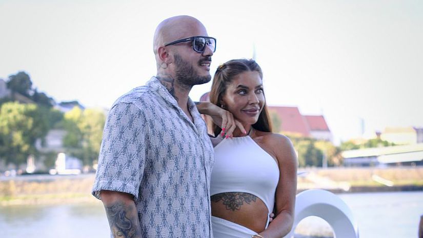 Manzelka rapera Majselfa v steklivej poze Julia Svehlova predviedla vystrih