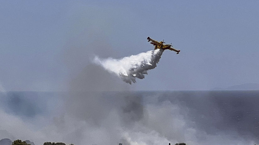 Poziar na juhu Francuzska spalil 4500 hektarov