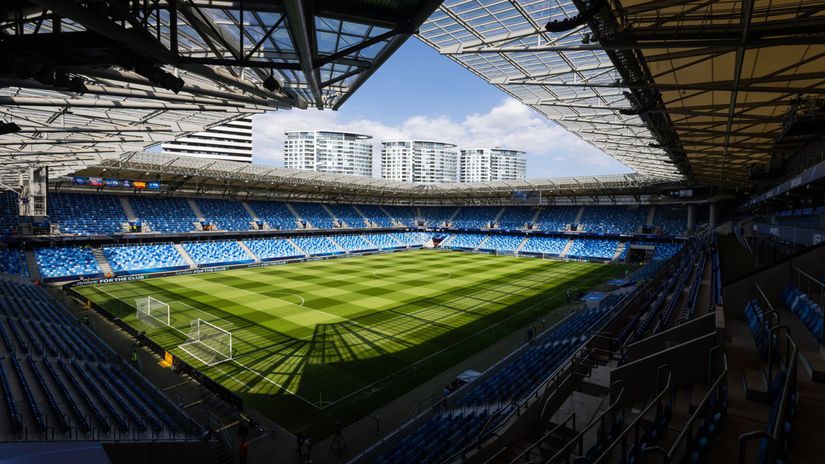 Pravnik radi vlade podat trestne oznamenie o Narodnom futbalovom stadione