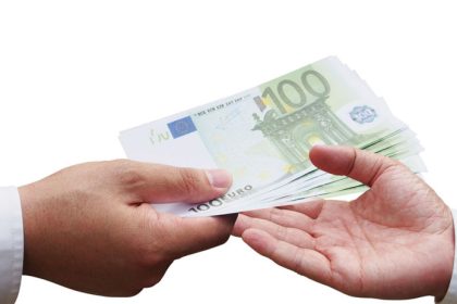 Prieskum Dve tretiny pracujucich Slovakov maju problem vyzit zo svojho platu