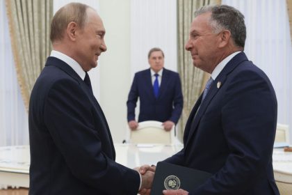 Putin prijal Trumpovho muza v Kremli vymenili si signaly o vojne na Ukrajine