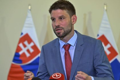 Simecka Ficova vlada zamerne izoluje Slovensko od Europy