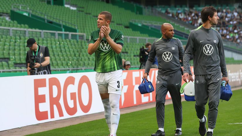 Slovensku pred startom kvalifikacie na MS hrozi problem Po Suslovovi sa vazne zranil aj Vavro