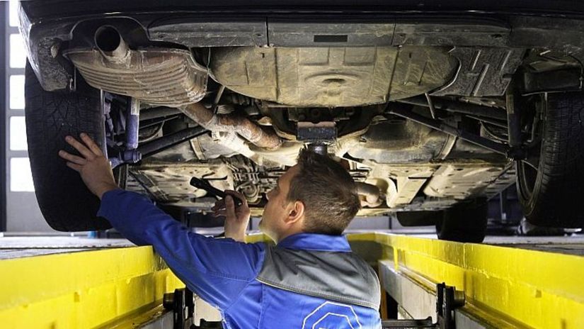 TUV sprava Poruchy neobchadzaju ani elektromobily Ktore su nespolahlive