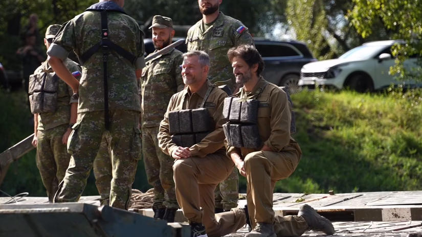 VIDEO Pellegrini a Kalinak stavali pontonovy most skoncili vo vode