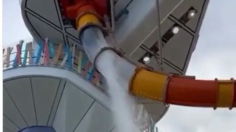 Video zachytilo moment ked tobogan vypadol