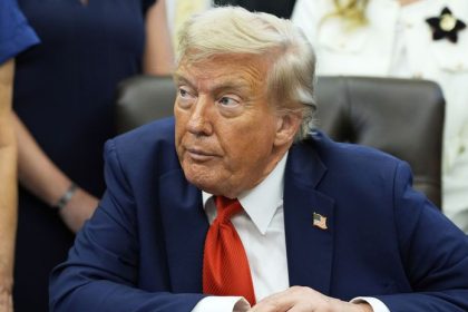 Zamestnanci FEMA varuju pred novou Katrinou Trump dostal kritiku vedenie ich suspendovalo