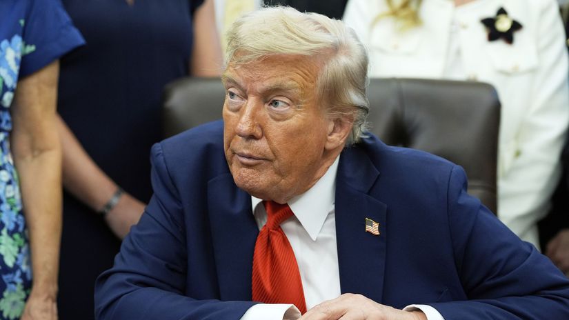 Zamestnanci FEMA varuju pred novou Katrinou Trump dostal kritiku vedenie ich suspendovalo