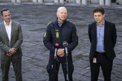 Drony nad najvacsim letiskom Skandinavie premierka hovori o utoku