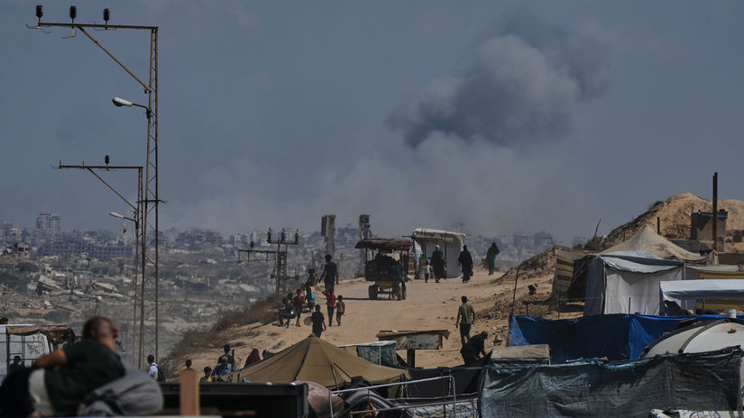 Izraelske utoky v Gaze zabili najmenej 57 ludi