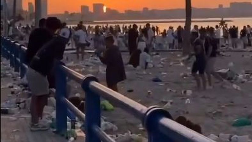 Ked sa raj zmeni na smetisko Sokujuce zabery zaplavenej plaze