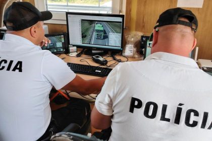 Nahnevani policajti chystaju protest za spravodlive platy