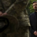 Najlepsie sankcie proti Moskve su poziare ruskych rafinerii a skladov odkazal Zelenskyj Podakoval sa vojakom za utoky