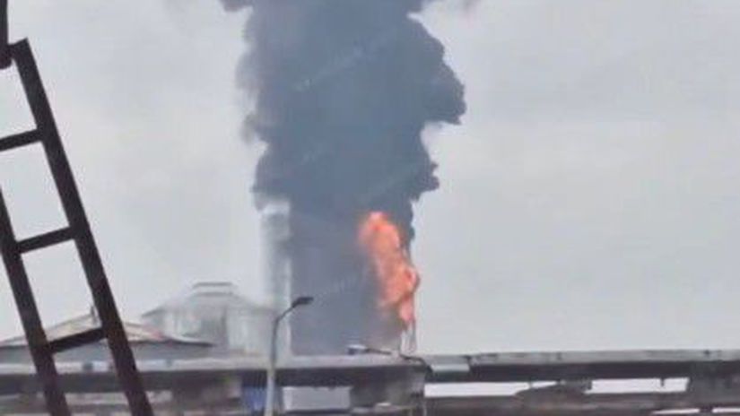 ONLINE Rusky ropny gigant v plamenoch Ukrajinske drony udreli 1300 km od frontu