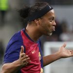 Priblizi sa k genialnemu otcovi Ronaldinhov syn zacina karieru v Anglicku