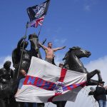 Robinsonova demonstracia v Londyne viedla k nasiliu 26 zranenych policajtov styria vazne