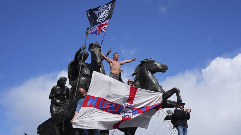 Robinsonova demonstracia v Londyne viedla k nasiliu 26 zranenych policajtov styria vazne