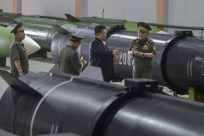 Severna Korea ukazala novu tovaren na rakety