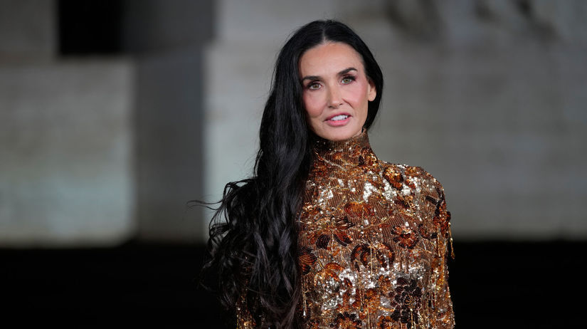 Uchvatna Demi Moore v zlate Serena stihla a peciatkovana Gwyneth Gucci vracia strateny sexepil a tuzbu