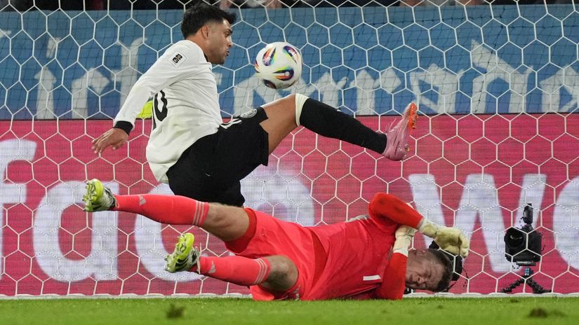 Zavanalo to hanbou Nemeckych hracov vypiskali po prvom polcase stastna ruka Nagelsmanna