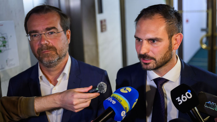 Ak by Kratky s Krajcim nehlasovali za Ustavu Matovic by dostal milost od PS tvrdi Richter zo Smeru