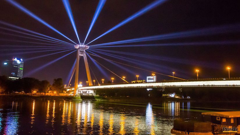 Biela noc rozziarila Bratislavu s festivalom svetla