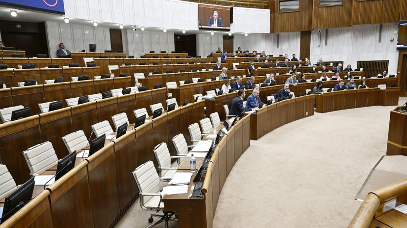 Danko Opozicni poslanci neprichadzaju do prace a cakaju na doplnenie poctov