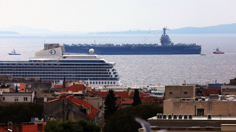 FOTO Najvacsia vojnova lod je opat v Splite