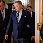 Fico po rokovani s Merzom Ocakavame reviziu zakazu predaja aut s motorom na spalovanie