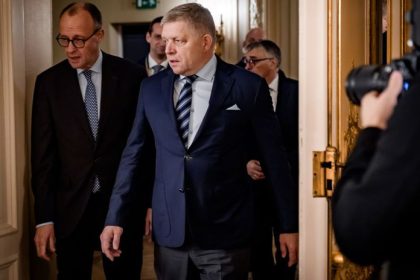 Fico po rokovani s Merzom Ocakavame reviziu zakazu predaja aut s motorom na spalovanie