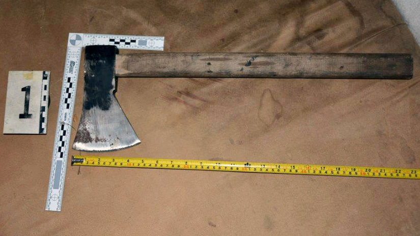 Hrozostrasny cin na juhu Slovenska muz zabil manzelku sekerou