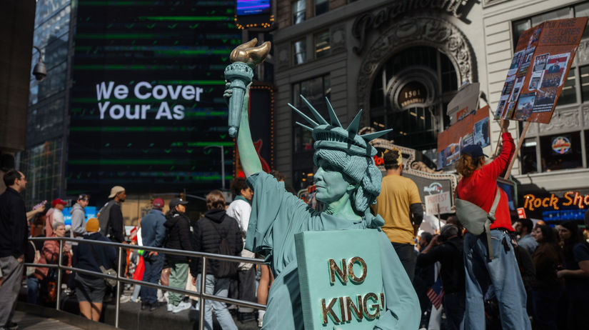 Miliony ludi v uliciach USA proti Trumpovi