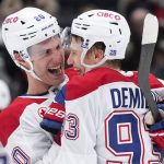 Zbieral body skoro val so zlomenou hokejkou Slafkovsky ziaril pri obrate Montrealu Oveckinov rekord v tieni debaklu